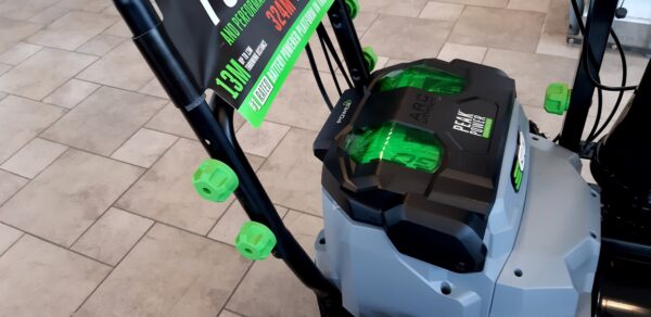 AKU dvoustupňová kolová sněhová fréza SNT2400E-K2753 - sada - Image 11
